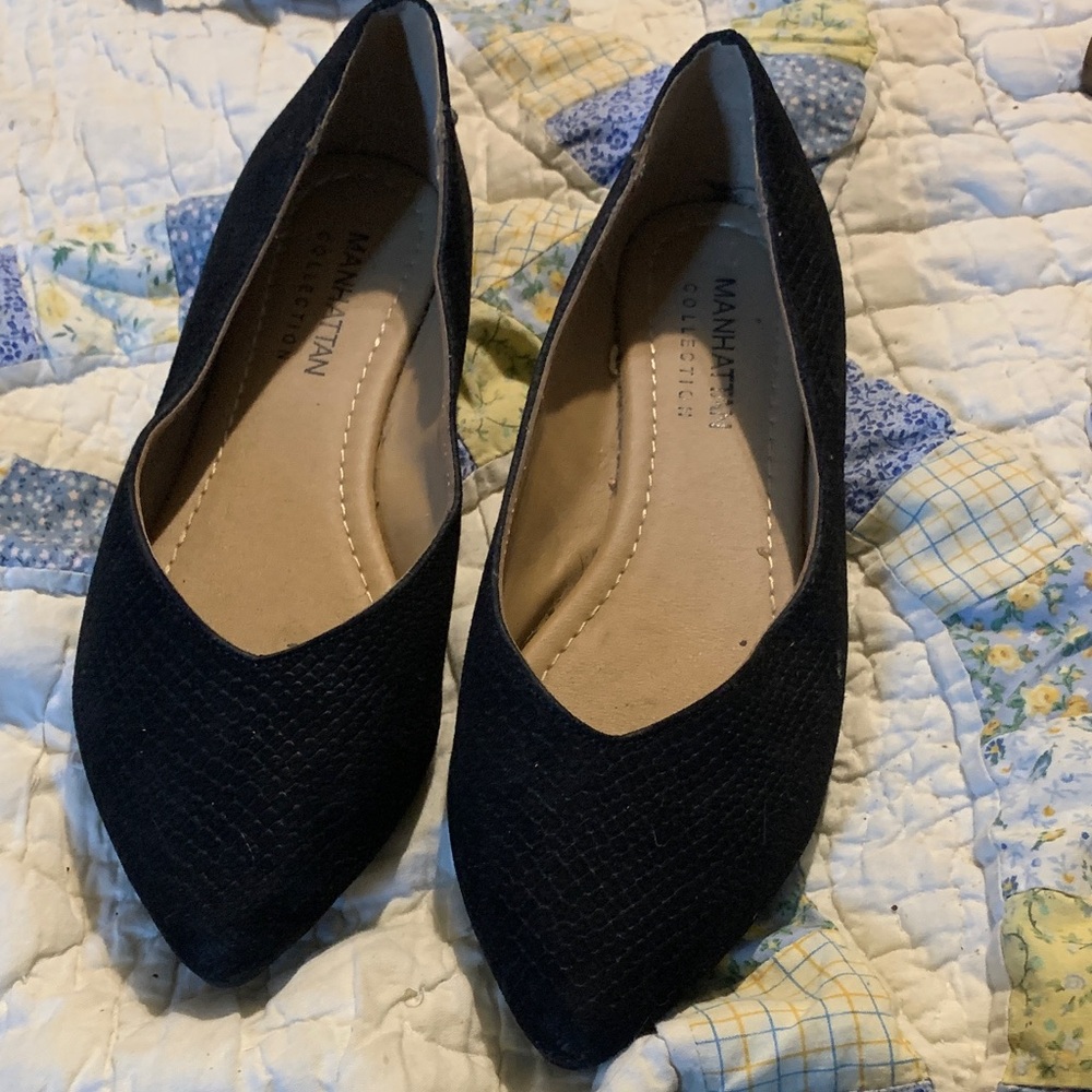 Manhattan Collection Women's Pointed Flat